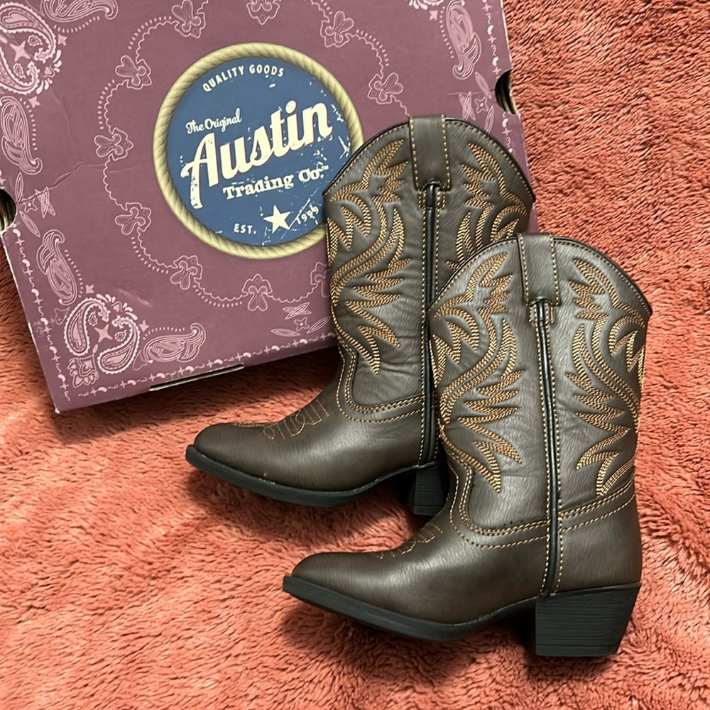 NIB Austin trading co boots “scout” unisex youth cowboy western boots
